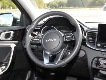 KIA Ceed 1.5 SW T-GDI Vision ACC PDC Kamera DynLi