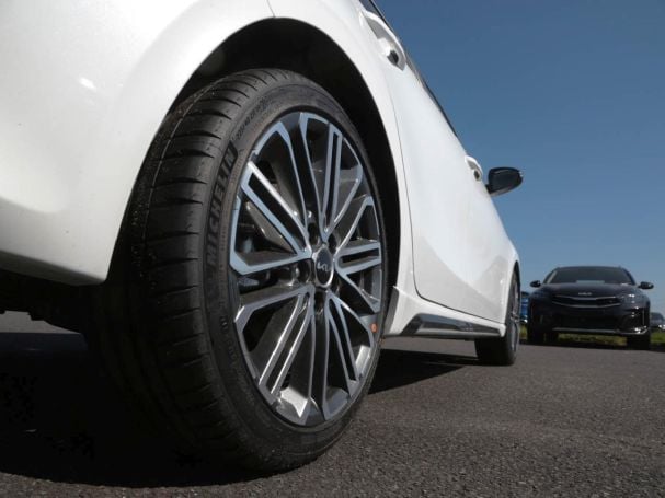 KIA Ceed 1.5T DCT GT-Line Navi Kamera Lenkradhzg JBL KIA Ceed 1.5T DCT GT-Line Navi Kamera Lenkradhzg JBL