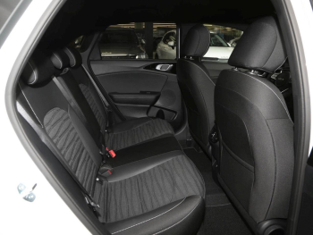 KIA Ceed 1.5T DCT GT Line Navi Kamera Privacy JBL