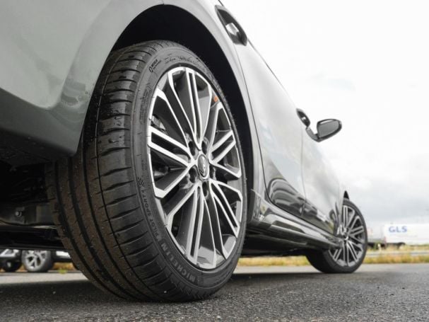 KIA Ceed 1.5T DCT GT Line Navi Kamera Privacy JBL KIA Ceed 1.5T DCT GT Line Navi Kamera Privacy JBL