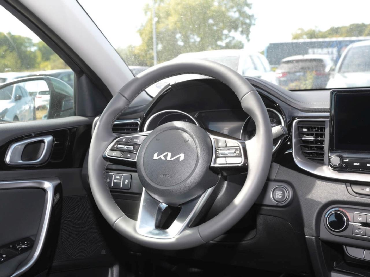 KIA Ceed 1.5T DCT Spirit Navi Kamera JBL-Sound ACC