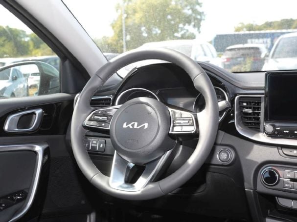 KIA Ceed 1.5T DCT Spirit Navi Kamera JBL-Sound ACC KIA Ceed 1.5T DCT Spirit Navi Kamera JBL-Sound ACC