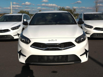 KIA Ceed 1.5T Nightline Navi Rückfahrkamera Privacy