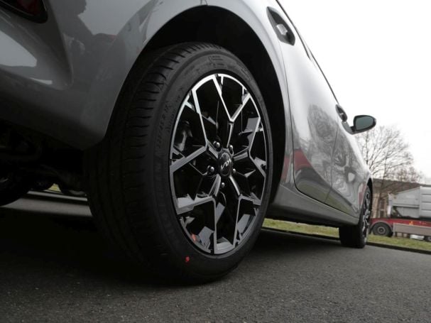 KIA Ceed 1.5T Nightline Navi Kamera Lenkradhzg LED KIA Ceed 1.5T Nightline Navi Kamera Lenkradhzg LED