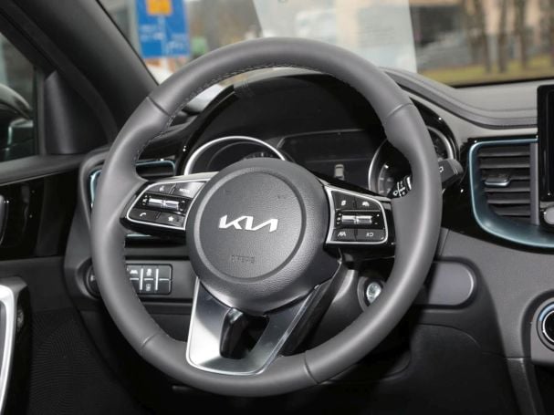 KIA Ceed 1.5T Nightline Navi Kamera Lenkradhzg LED KIA Ceed 1.5T Nightline Navi Kamera Lenkradhzg LED
