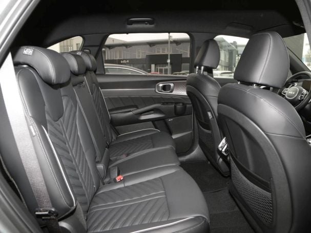 KIA Sorento 1.6T HEV AWD Platinum Navi HeadUp 360° KIA Sorento 1.6T HEV AWD Platinum Navi HeadUp 360°