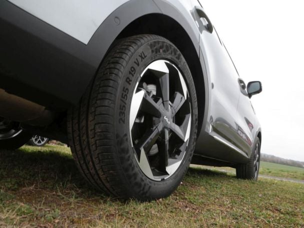 KIA Sorento 1.6T HEV AWD Platinum Navi HeadUp 360° KIA Sorento 1.6T HEV AWD Platinum Navi HeadUp 360°