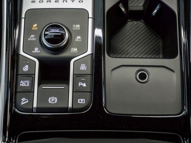 KIA Sorento 1.6T PHEV AWD Platinum Navi Head-UP KIA Sorento 1.6T PHEV AWD Platinum Navi Head-UP