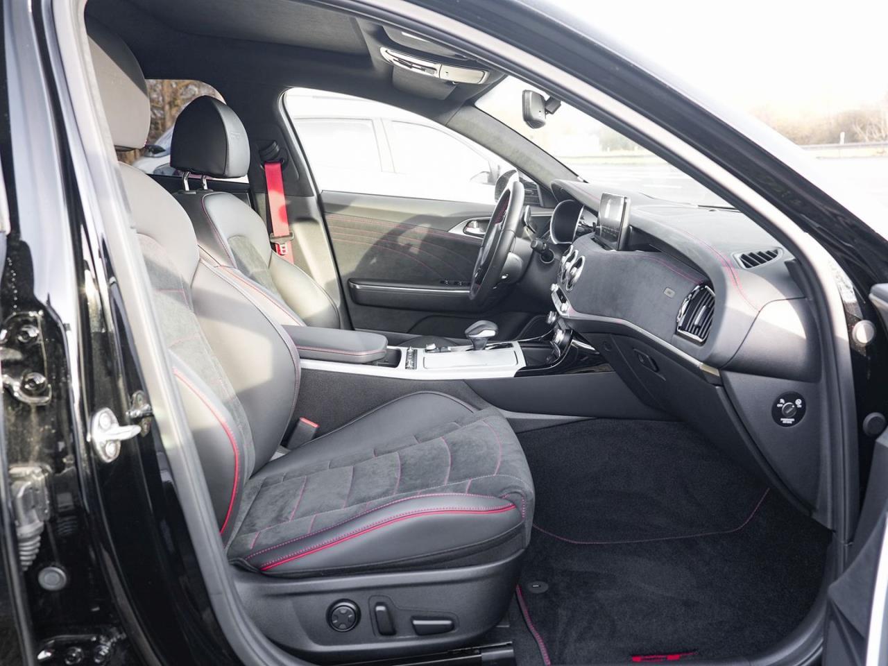 KIA Stinger 3.3 V6 T-GDI  4WD GT Schiebedach 360°