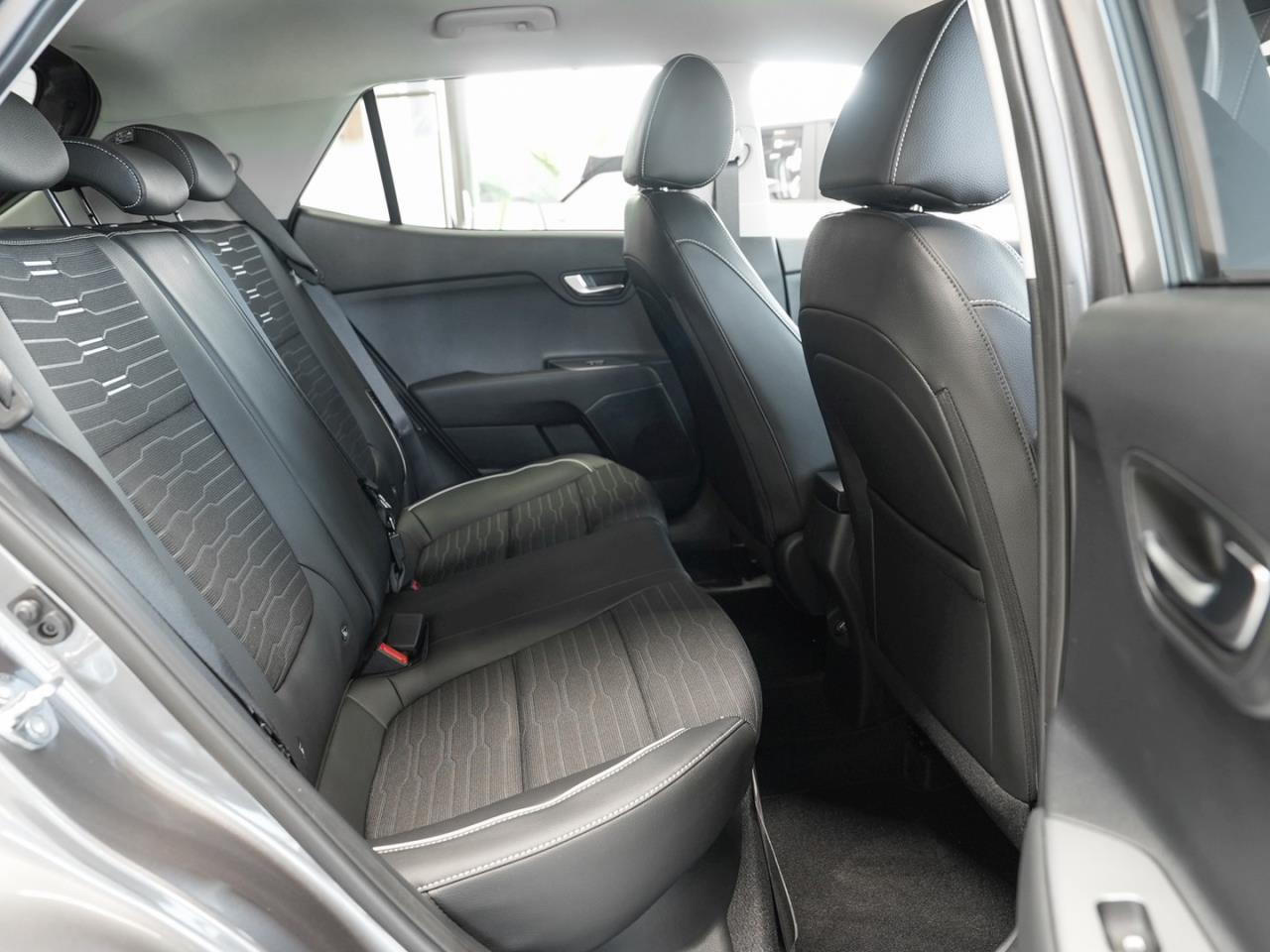 KIA Stonic 1.0T DCT GT-Line Navi Kamera Lenkradhzf