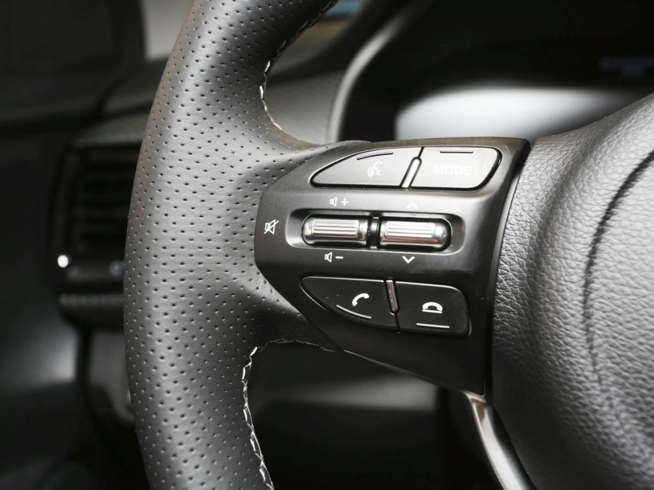 KIA Stonic 1.0T DCT GT-Line Navi ACC Kamera