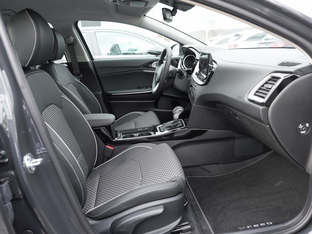 KIA XCeed 1.6T DCT Spirit Navi Kamera SHZ-Fond