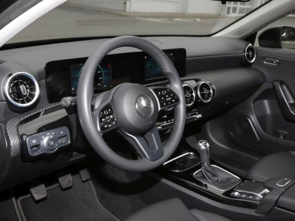Mercedes-Benz A 180 d Limousine Style MBUXNavi+ Kamera AHK Mercedes-Benz A 180 d Limousine Style MBUXNavi+ Kamera AHK