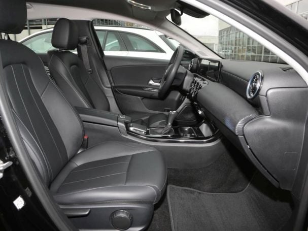 Mercedes-Benz A 180 d Limousine Style MBUXNavi+ Kamera AHK Mercedes-Benz A 180 d Limousine Style MBUXNavi+ Kamera AHK