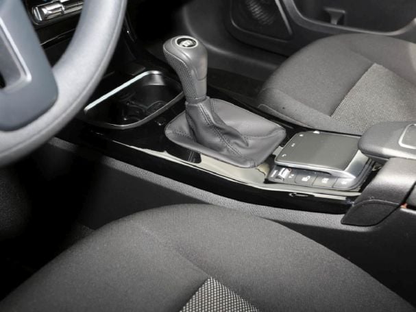 Mercedes-Benz A 180 d Limousine MBUXNavi+ Tempomat SpurH Mercedes-Benz A 180 d Limousine MBUXNavi+ Tempomat SpurH