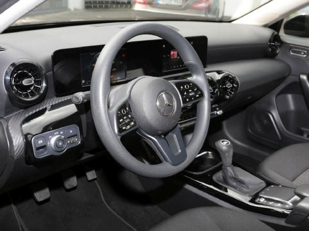Mercedes-Benz A 180 d Limousine MBUXNavi+ Tempomat SpurH Mercedes-Benz A 180 d Limousine MBUXNavi+ Tempomat SpurH