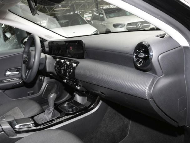 Mercedes-Benz A 180 d Limousine MBUXNavi+ Tempomat SpurH Mercedes-Benz A 180 d Limousine MBUXNavi+ Tempomat SpurH