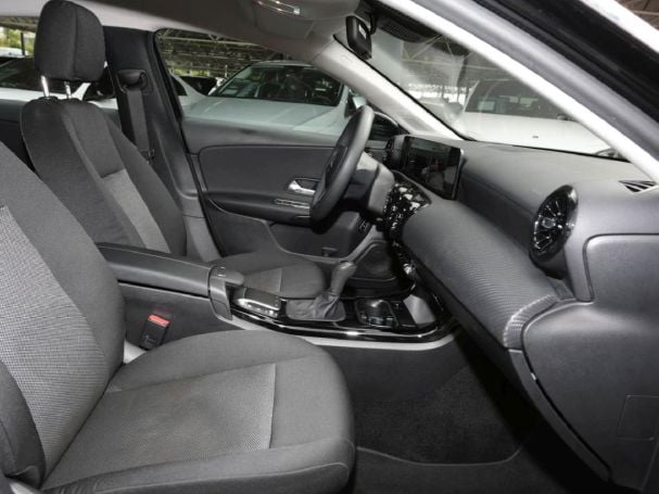 Mercedes-Benz A 180 d Limousine MBUXNavi+ Tempomat SpurH Mercedes-Benz A 180 d Limousine MBUXNavi+ Tempomat SpurH