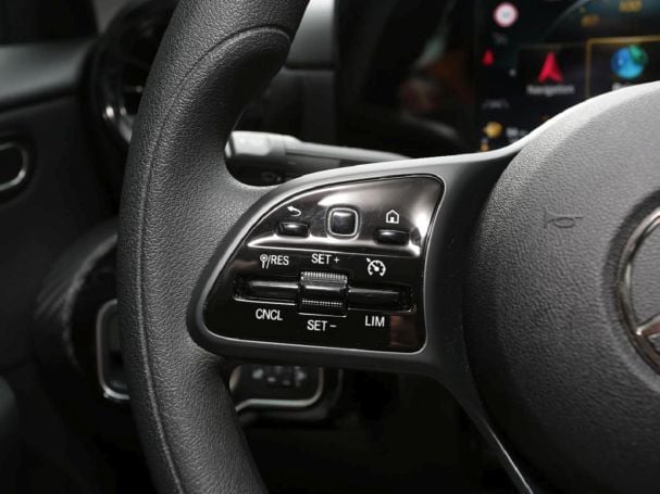 Mercedes-Benz A 180 d Limousine MBUXNavi+ Tempomat SpurH Mercedes-Benz A 180 d Limousine MBUXNavi+ Tempomat SpurH
