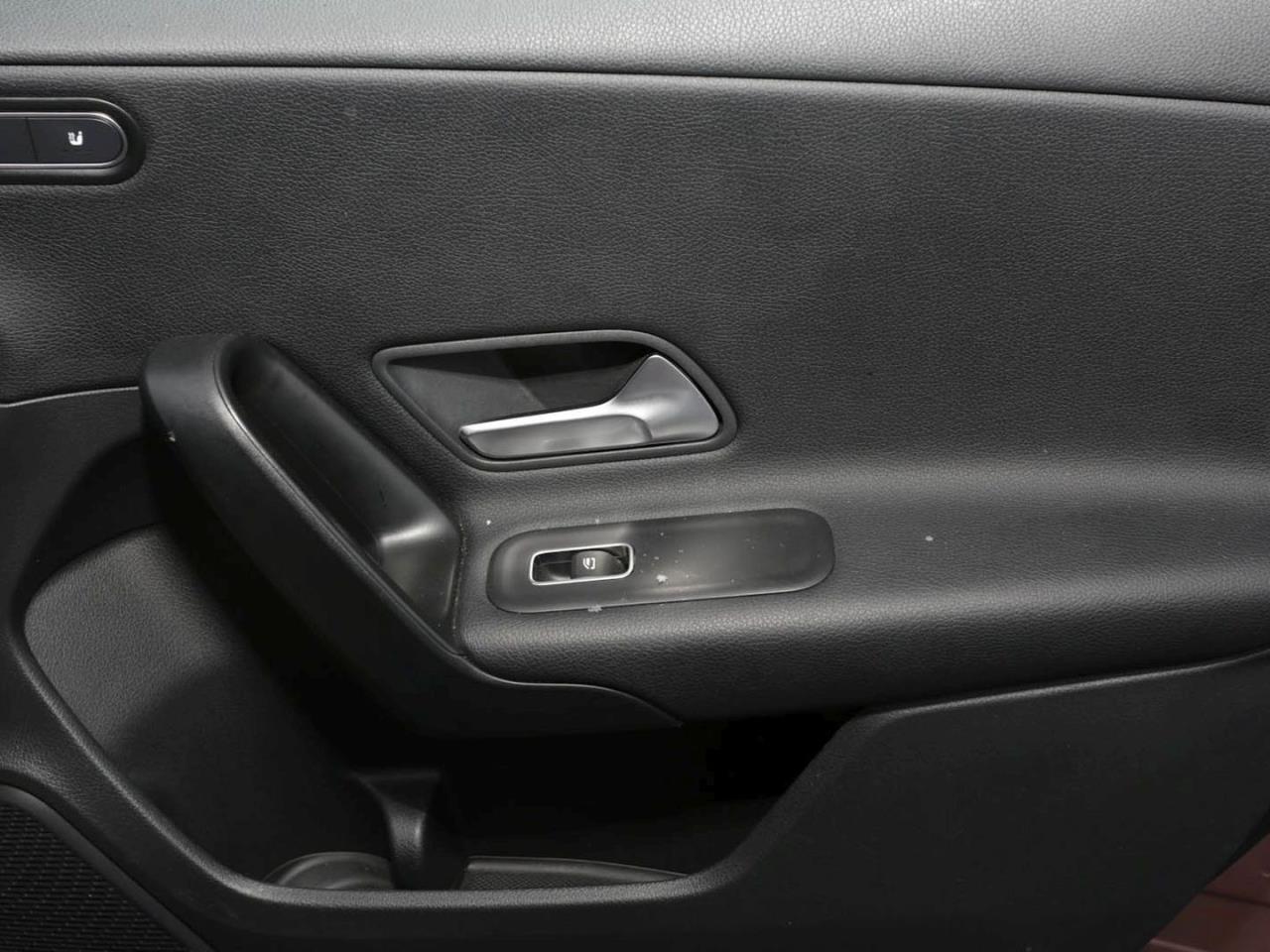 Mercedes-Benz A 180 d Limousine MBUX Navigation+ SpurH