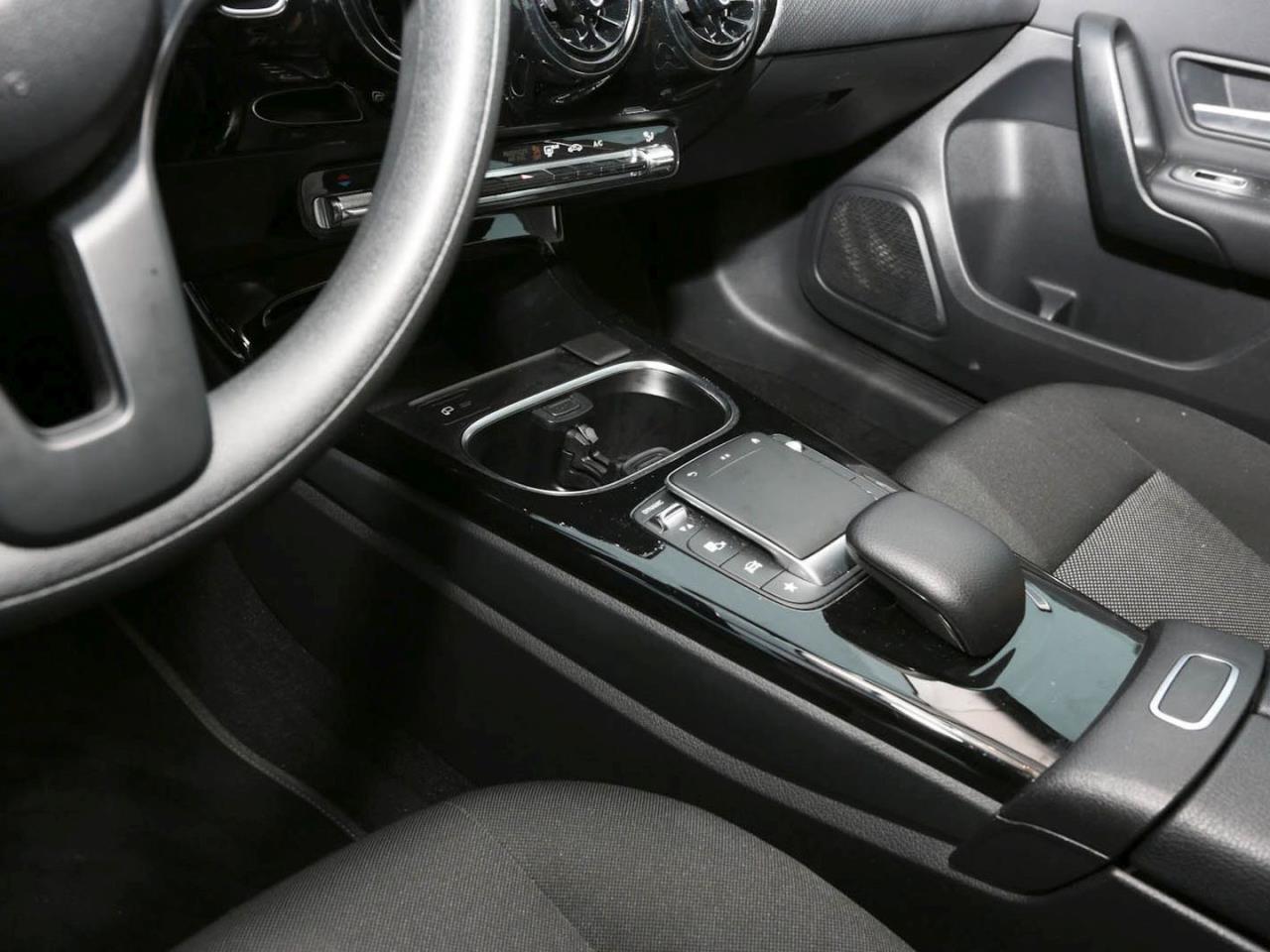 Mercedes-Benz A 180 d Limousine MBUX Navigation+ SpurH