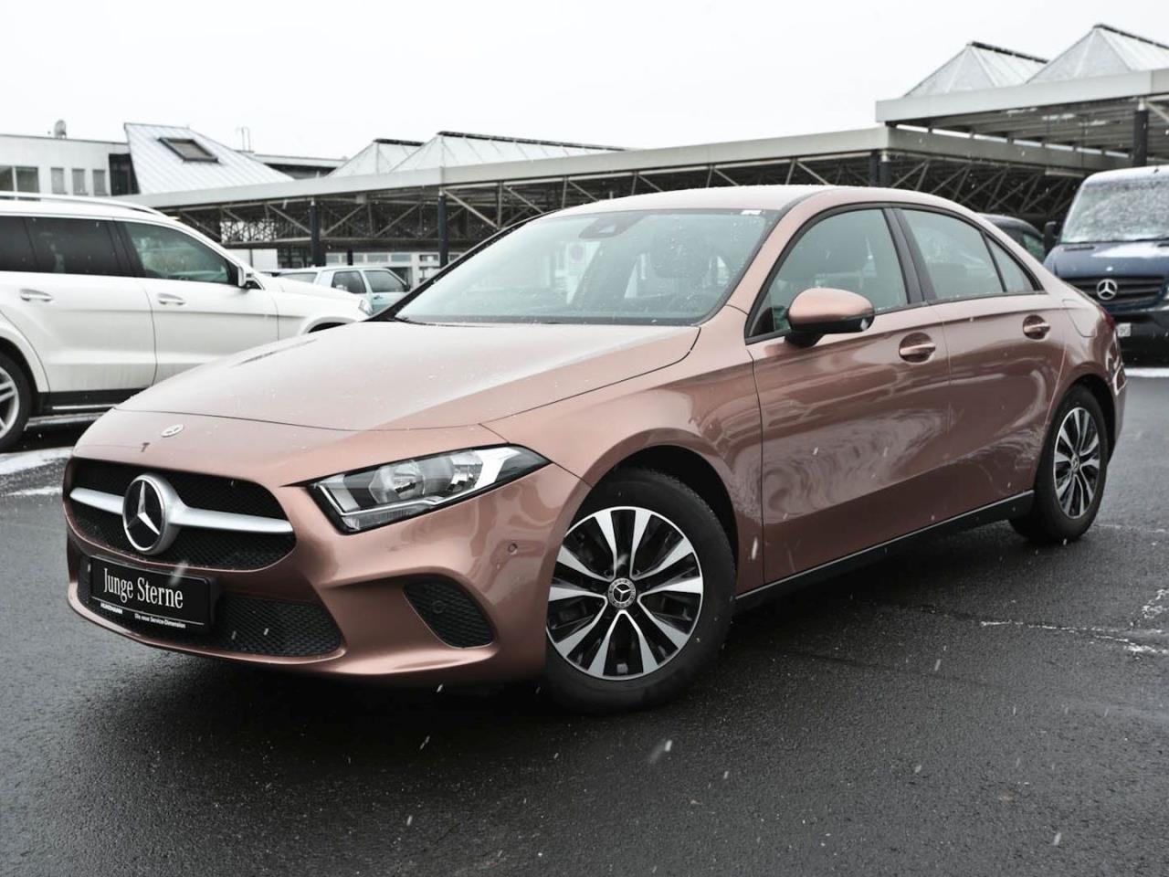 Mercedes-Benz A-Klasse A 180 d Limousine Limousine roségold