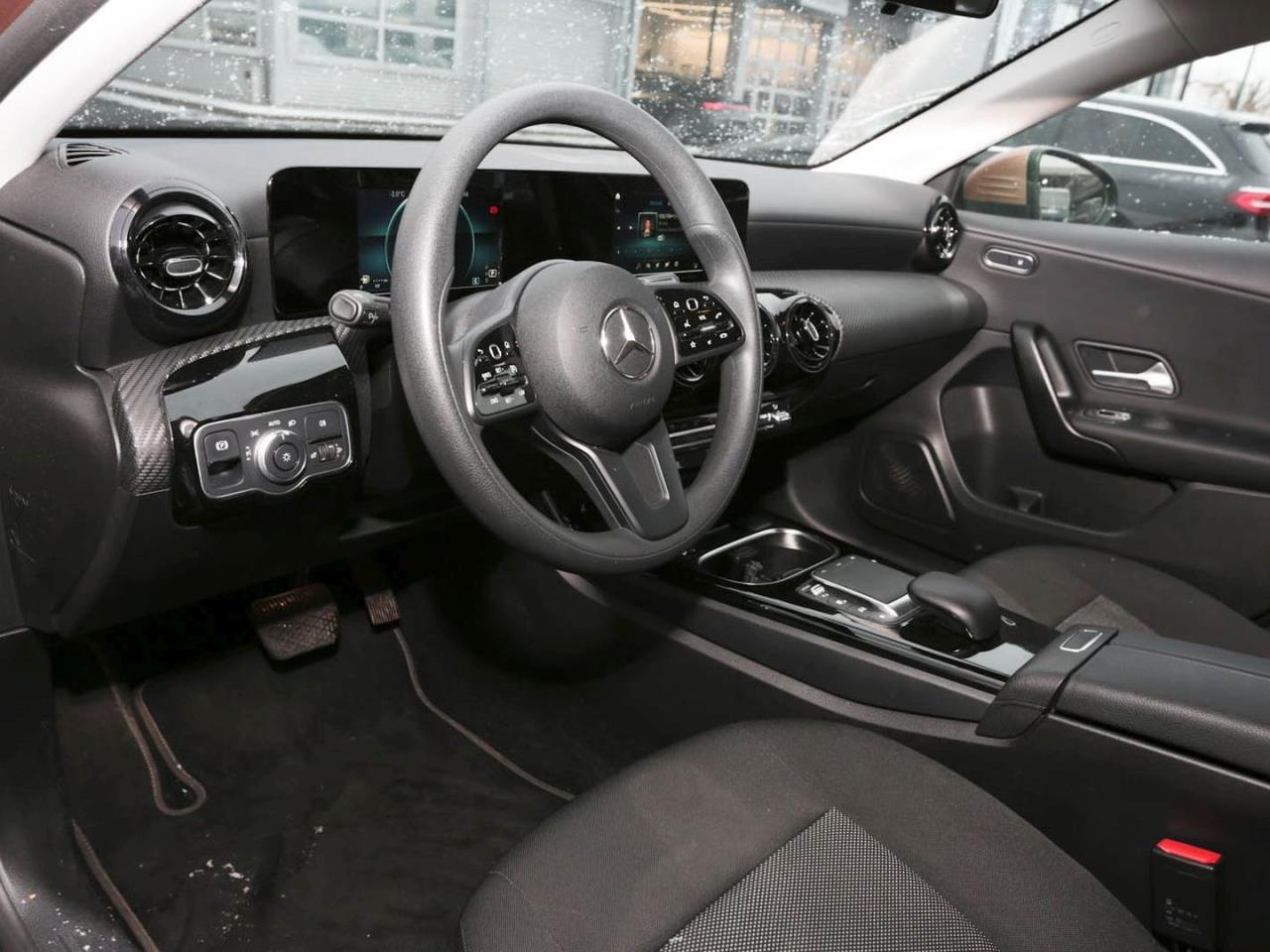 Mercedes-Benz A 180 d Limousine MBUX Navigation+ SpurH