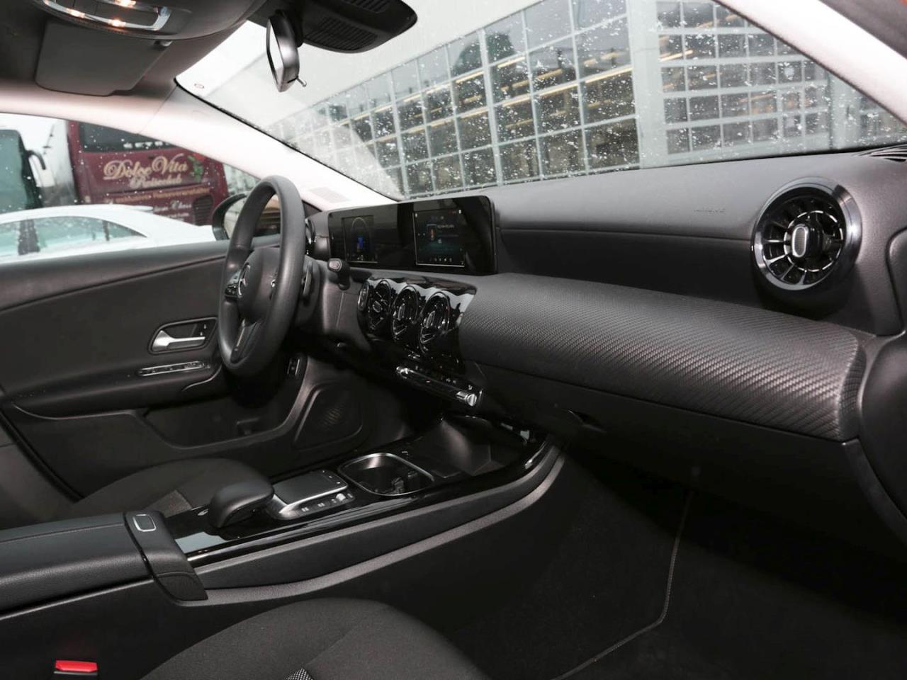 Mercedes-Benz A 180 d Limousine MBUX Navigation+ SpurH