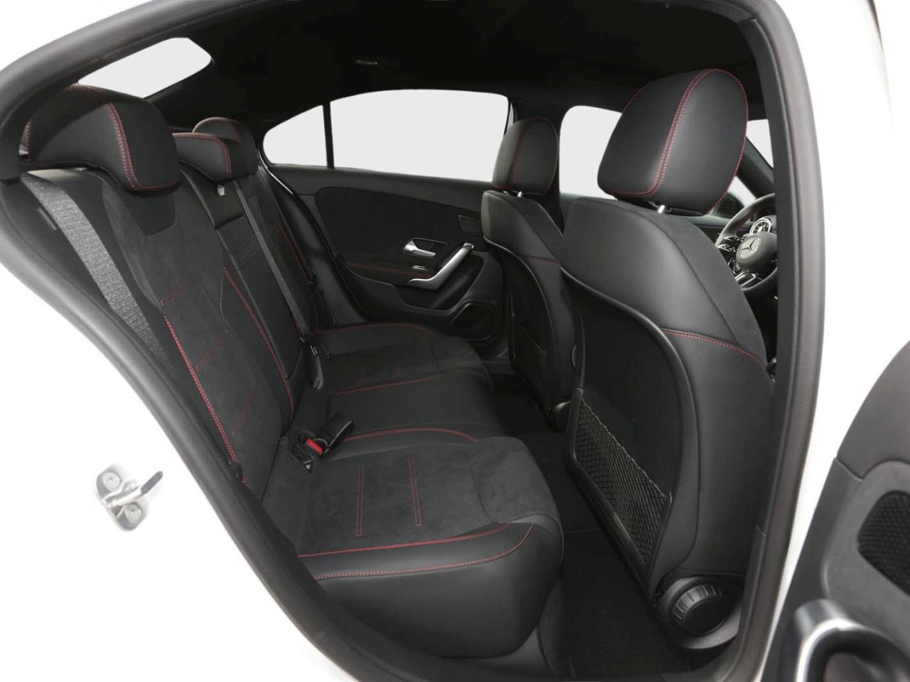 Mercedes-Benz A 180 Limousine AMG Night Panorama Distronic 360°