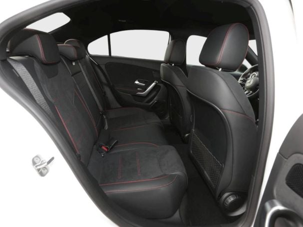 Mercedes-Benz A 180 Limousine AMG Night Panorama Distronic 360° Mercedes-Benz A 180 Limousine AMG Night Panorama Distronic 360°
