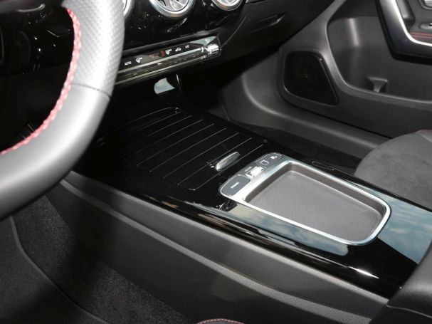 Mercedes-Benz A 180 Limousine AMG Night Panorama Distronic 360°