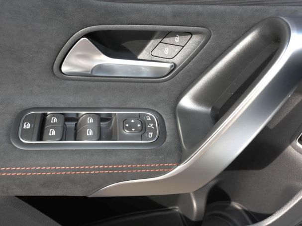 Mercedes-Benz A 180 Limousine AMG Night Panorama Distronic 360° Mercedes-Benz A 180 Limousine AMG Night Panorama Distronic 360°