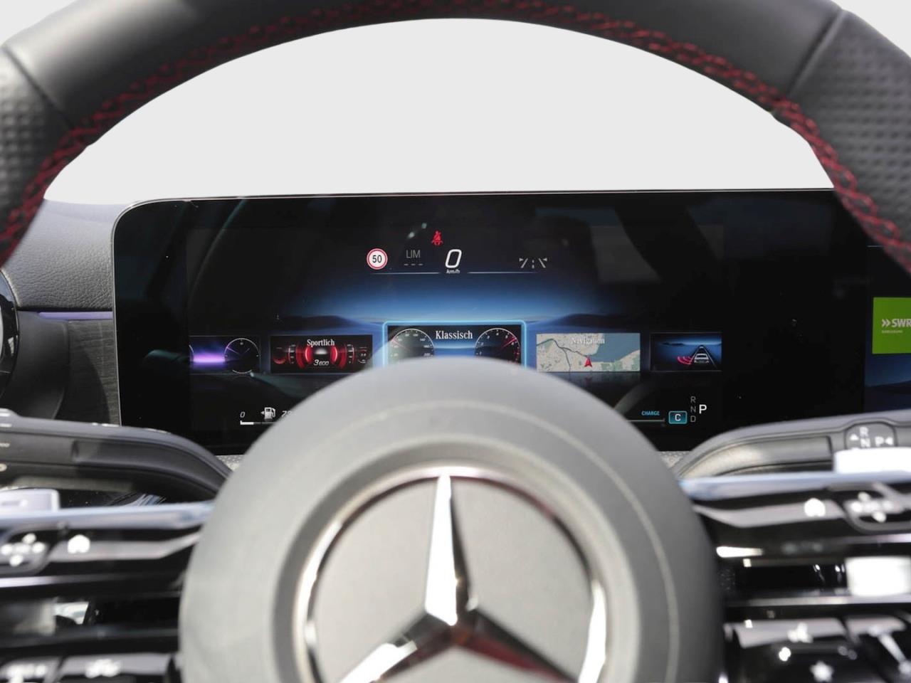 Mercedes-Benz A 180 Limousine AMG Night Panorama Distronic 360°