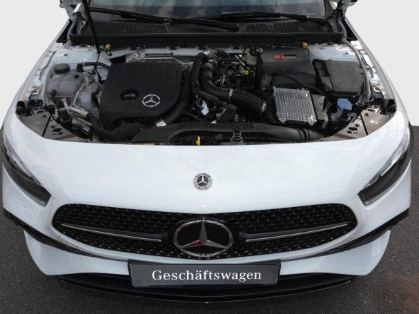 Mercedes-Benz A 180 Limousine AMG Night Panorama Distronic 360° Mercedes-Benz A 180 Limousine AMG Night Panorama Distronic 360°