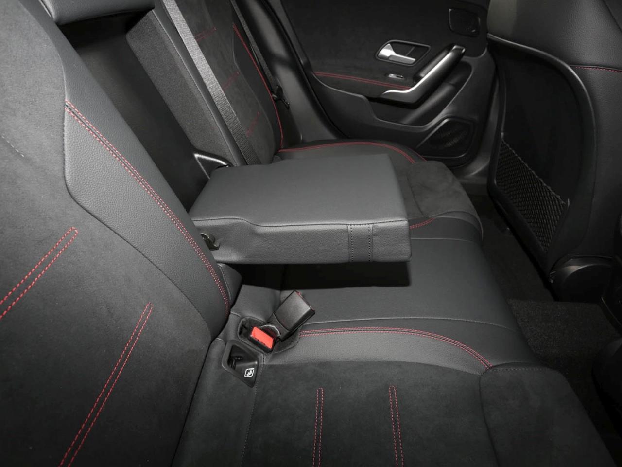 Mercedes-Benz A 180 Limousine AMG Night Panorama Distronic 360°