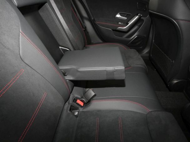 Mercedes-Benz A 180 Limousine AMG Night Panorama Distronic 360°