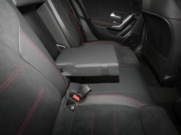 Mercedes-Benz A 180 Limousine AMG Night Panorama Distronic 360°