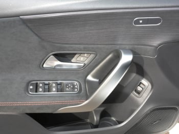 Mercedes-Benz A 180 Limousine AMG Night Panorama Distronic 360° Mercedes-Benz A 180 Limousine AMG Night Panorama Distronic 360°