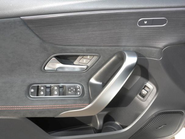 Mercedes-Benz A 180 Limousine AMG Night Panorama Distronic 360°