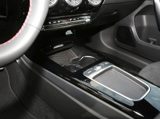 Mercedes-Benz A 180 Limousine AMG Night Panorama Distronic 360°