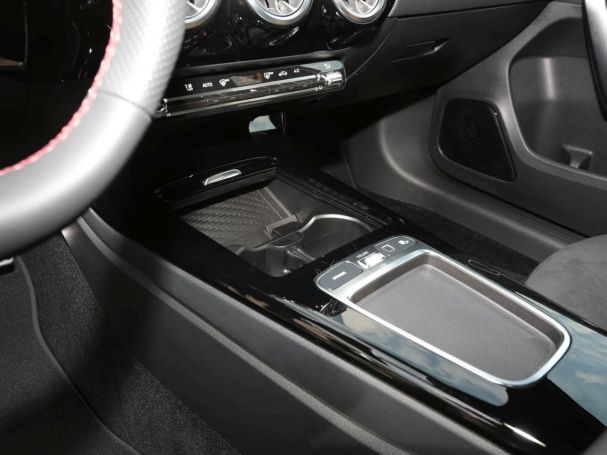 Mercedes-Benz A 180 Limousine AMG Night Panorama Distronic 360°