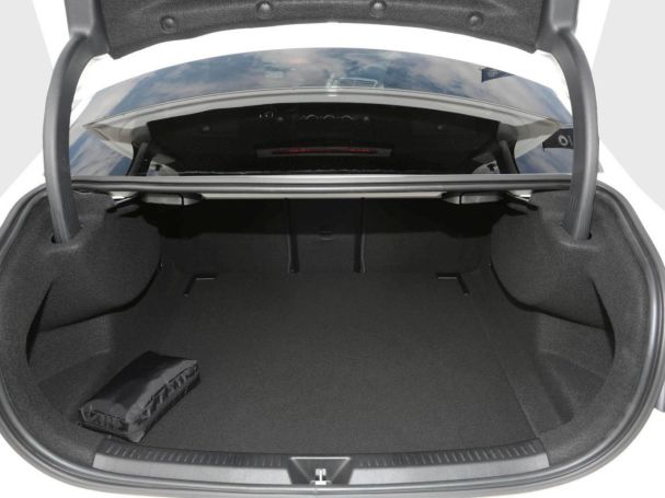 Mercedes-Benz A 180 Limousine AMG Night Panorama Distronic 360° Mercedes-Benz A 180 Limousine AMG Night Panorama Distronic 360°