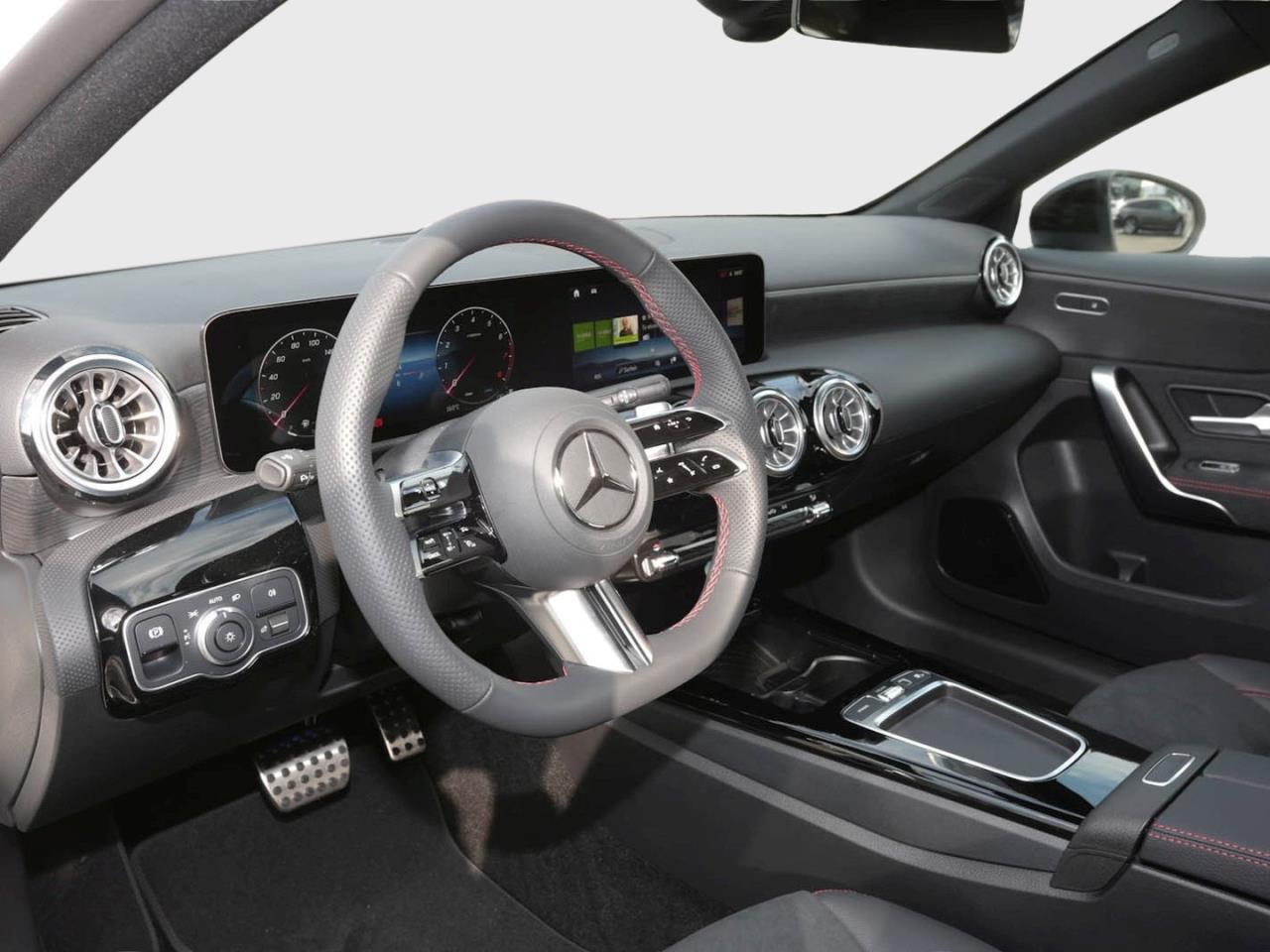 Mercedes-Benz A 180 Limousine AMG Night Panorama Distronic 360°