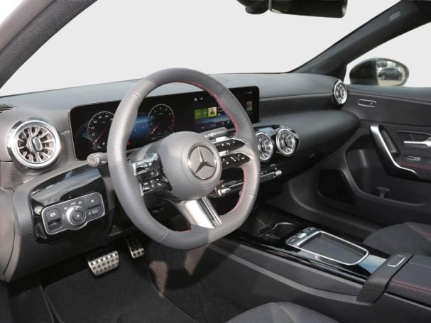 Mercedes-Benz A 180 Limousine AMG Night Panorama Distronic 360°