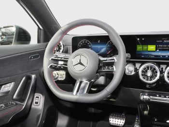 Mercedes-Benz A 180 Limousine AMG Night Panorama Distronic 360°