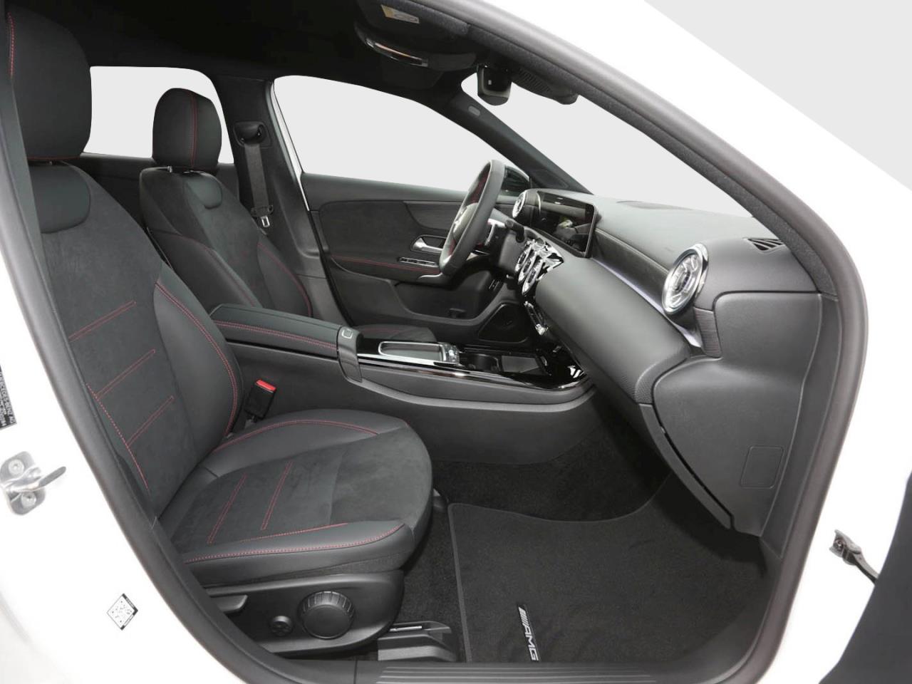 Mercedes-Benz A 180 Limousine AMG Night Panorama Distronic 360° Mercedes-Benz A 180 Limousine AMG Night Panorama Distronic 360°
