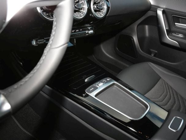 Mercedes-Benz A 180 Limousine Progressive MBUX Navi AHK 360°