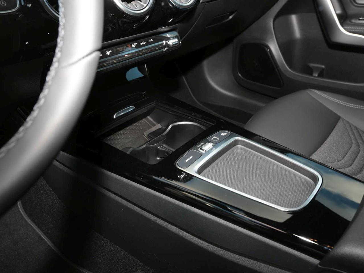 Mercedes-Benz A 180 Limousine Progressive MBUX Navi AHK 360°