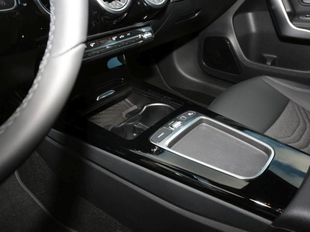 Mercedes-Benz A 180 Limousine Progressive MBUX Navi AHK 360°