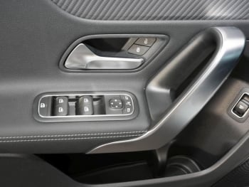 Mercedes-Benz A 180 Limousine Progressive MBUX Navi AHK 360°